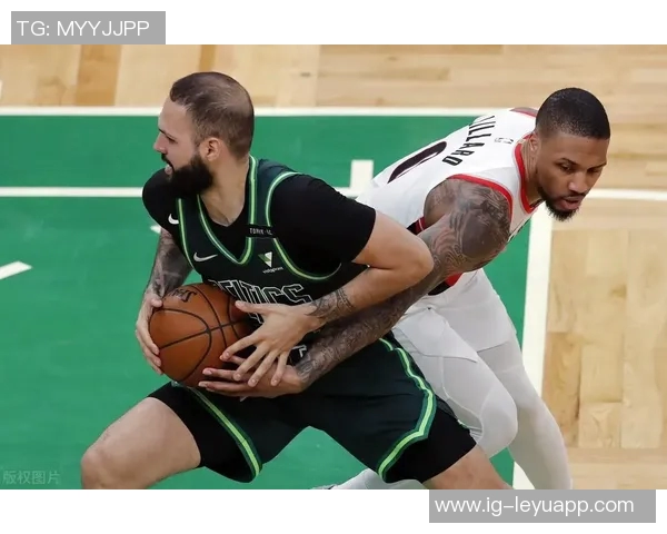 鲍威尔单场投中9记三分手感火热观察对手防守策略